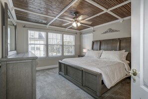 3 bedrooms, desk, WiFi, bed sheets