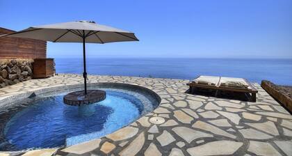 Dream view 800m to the sea. Top location to the highlights of the east side. Conservatory