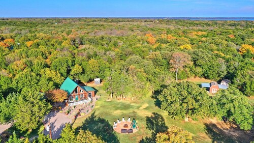 Private Ranch w/hot tub, gameroom near Lake Texoma 