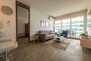 TV - Beautiful and Modern Apartment with Sea View (La Boquilla)