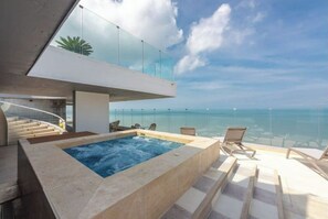 Outdoor spa tub - Beautiful and Modern Apartment with Sea View (La Boquilla)