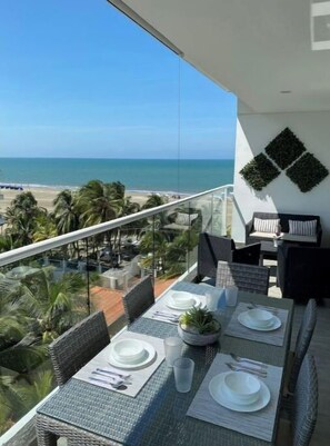 Outdoor dining - Beautiful and Modern Apartment with Sea View (La Boquilla)