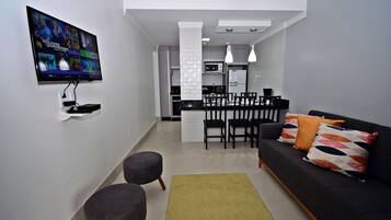 Apartamento 102, 2 quartos | Área de estar