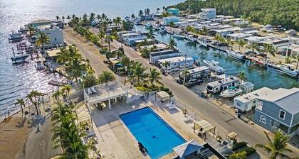 Key Largo home with new hot tub!