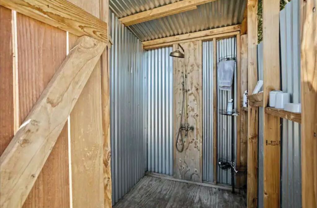 シャワー、タオル、石鹸