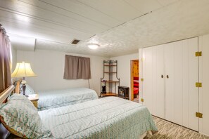 3 bedrooms, iron/ironing board, Internet, bed sheets