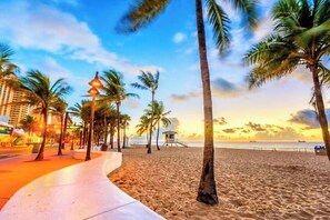 Beach nearby, sun-loungers, beach towels