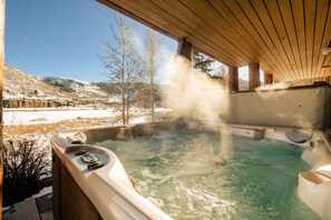Outdoor spa tub - Deer Valley Hideaway! Private Hot Tub! (Park City)