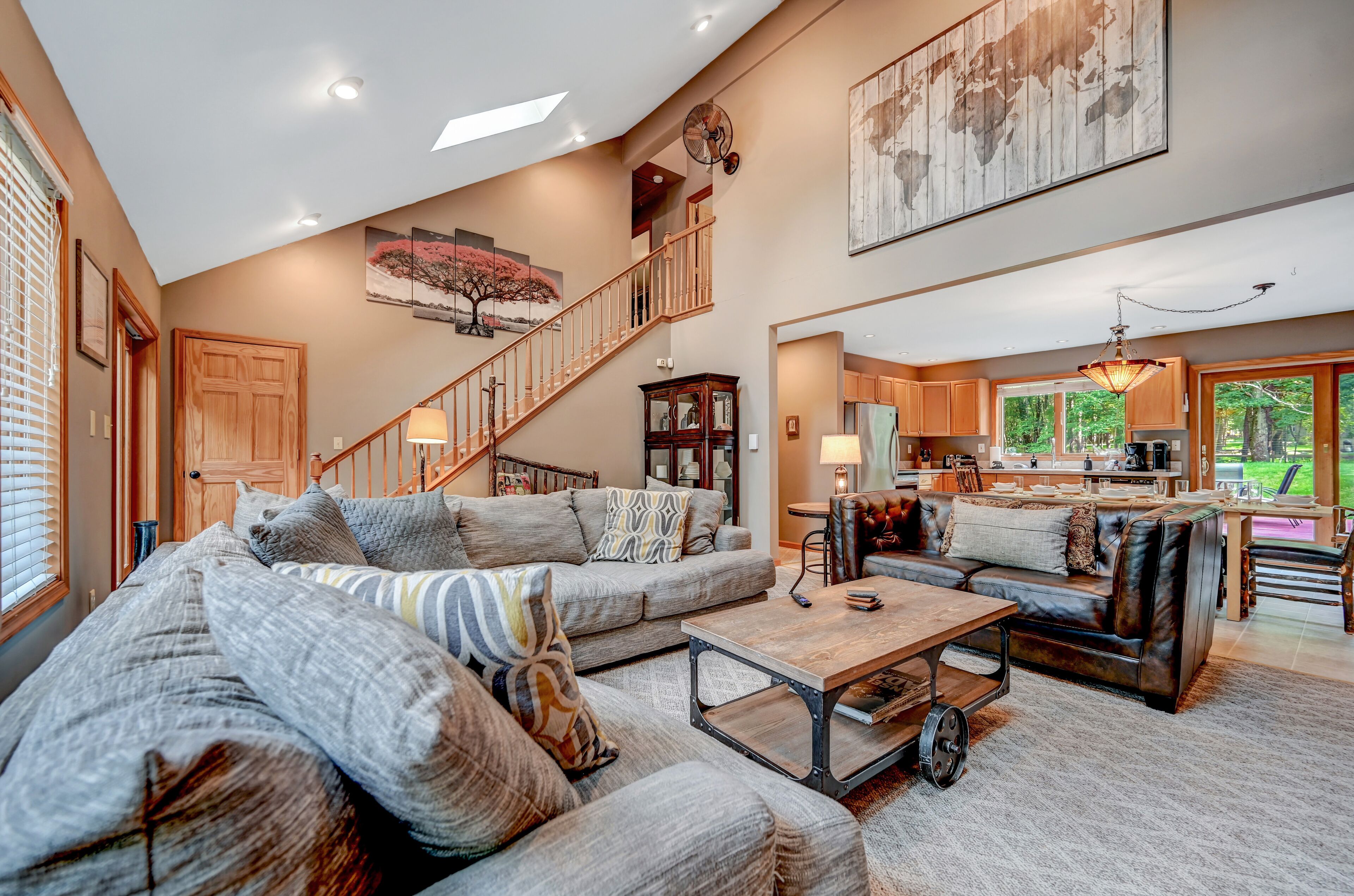 TV connectée, cheminée, jeux vidéo, lecteur de DVD