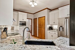 Fridge, microwave, oven, stovetop - Lake Norman Waterfront Home with Panoramic Views (Mooresville)