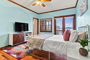 6 bedrooms, travel crib, free WiFi, bed sheets