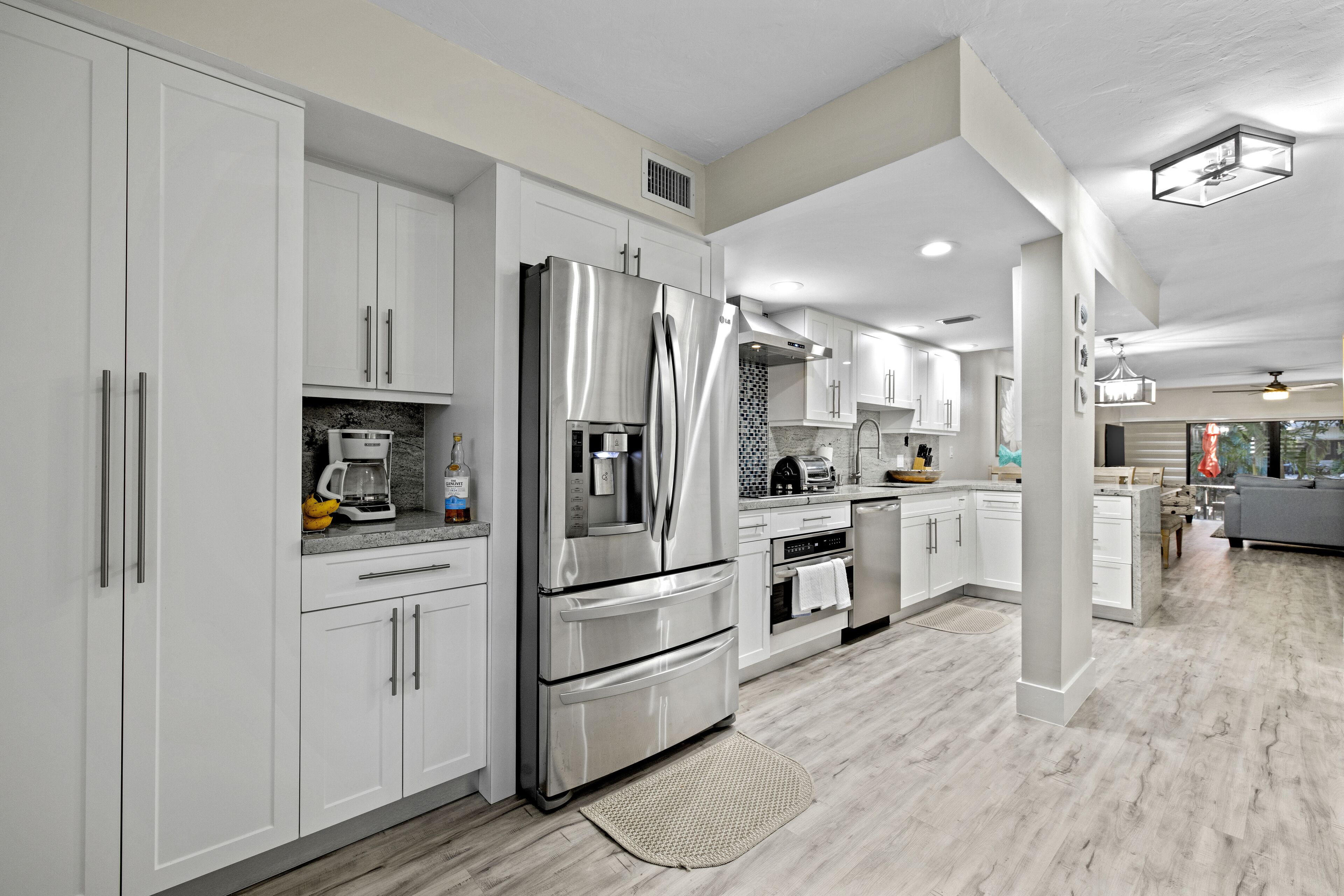 電冰箱、微波爐、烤麵包機