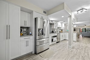 Fridge, microwave, toaster - Executive Bay Club (Islamorada)