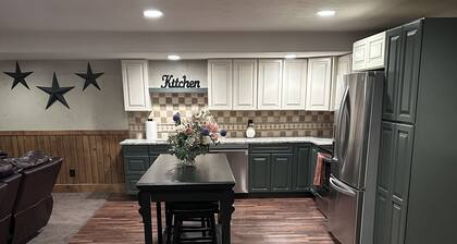 Quiet Country Home !! Close to Skiing resorts, shopping and more