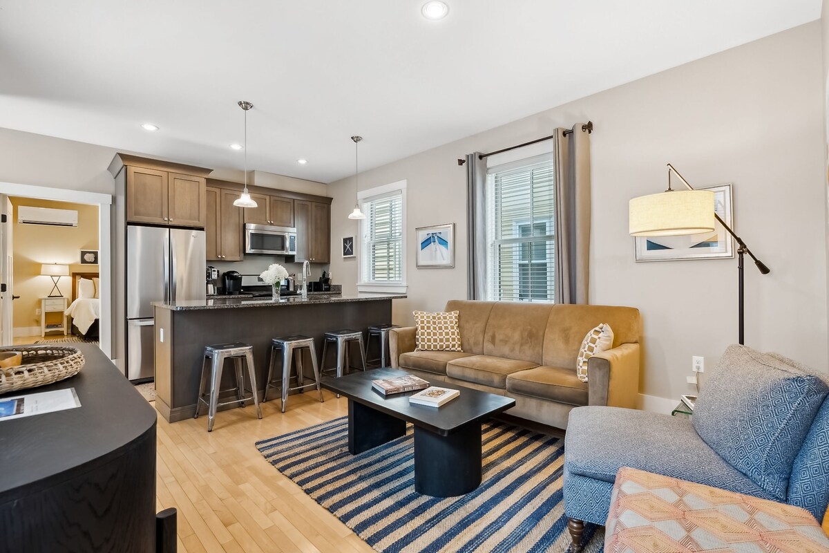 Historical & dog-friendly West End condo with parking - walk to all of Portland