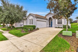 Exterior - Vibrant modern home with private pool, spa, lanai & expansive game room (Haines City)