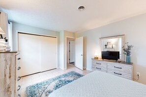 2 Schlafzimmer, Schreibtisch, Bügeleisen/Bügelbrett, WLAN