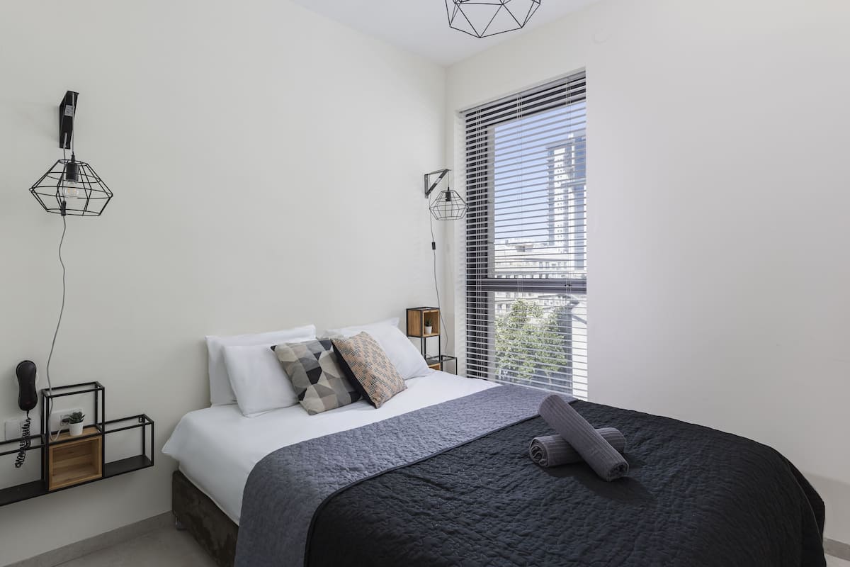 Iron/ironing board, WiFi (free)