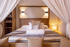 Deluxe Room, Courtyard View | Egyptian cotton sheets, premium bedding, minibar, in-room safe - Sol de Alba Hotel Boutique (Cartagena)