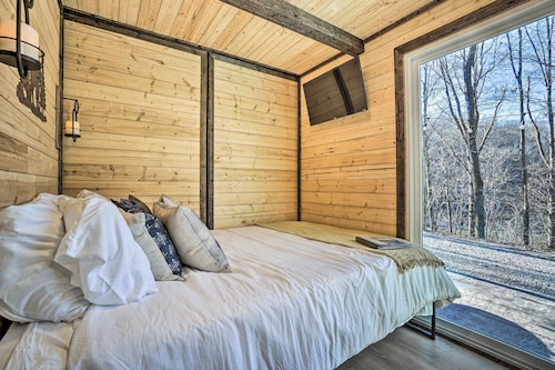 Tiny Home w/ Hot Tub & Mini Highland Cows!