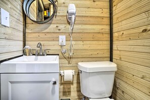 Hair dryer, towels - Tiny Home w/ Hot Tub & Mini Highland Cows! (Loudonville)