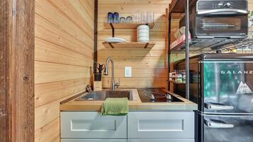 Coffee/tea maker, fridge, microwave, toaster