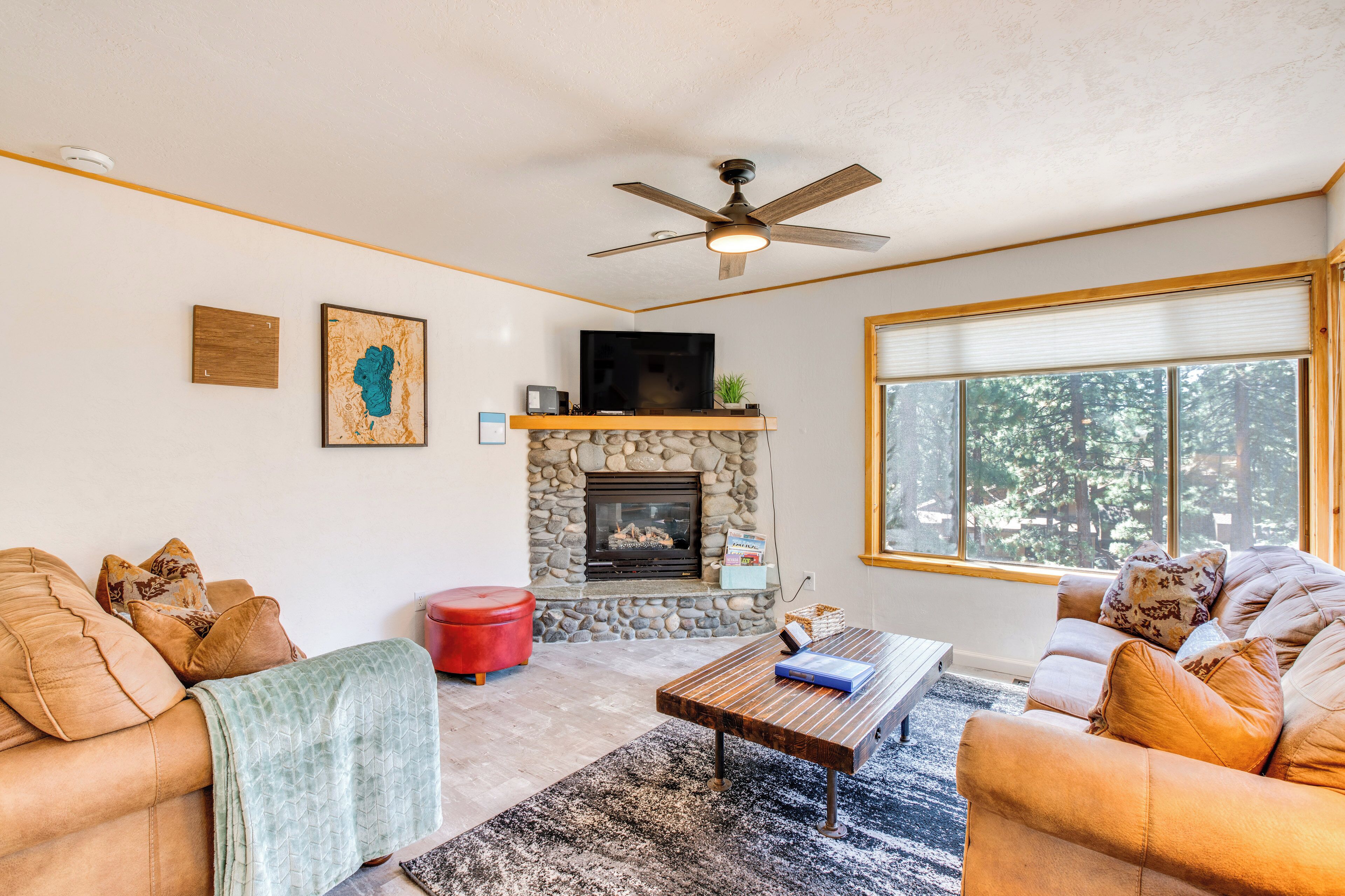 Tahoe Area Townhome w/ Pool & Mountain Views