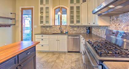 Charming Gainesville Retreat: Barn, Horses Welcome