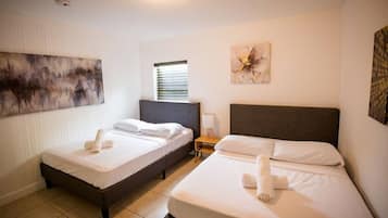 3 habitaciones, tabla de planchar con plancha, cuna de viaje y wifi