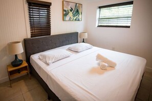 3 bedrooms, iron/ironing board, travel crib, WiFi - 3 Bedroom Miami Home, 15 Minutes to the Beach! (Miami)