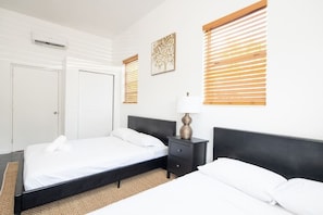 5 habitaciones, tabla de planchar con plancha, cuna de viaje y wifi