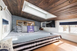 1 غرفة نوم ومكتب ومكواة/لوح كي وسرير سفر