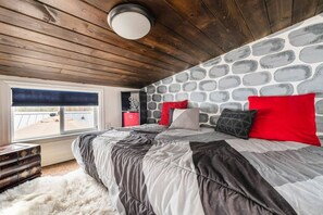 1 Schlafzimmer, Schreibtisch, Bügeleisen/Bügelbrett, Reisekinderbett