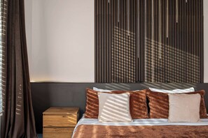5 habitaciones, tabla de planchar con plancha, wifi y ropa de cama