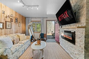 Fernseher, Kamin, Videospiele, Stereoanlage
