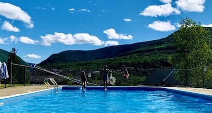 Only Ski In Out on Hunter Mtn | Panoramic Views! Hike, Golf, Fish, Recharge
