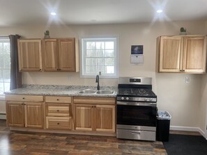 冰箱、微波炉、烤箱、炉灶