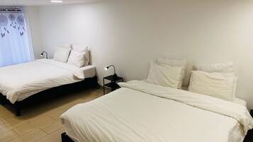 2 chambres, bureau, fer et planche Ă repasser, lit parapluie