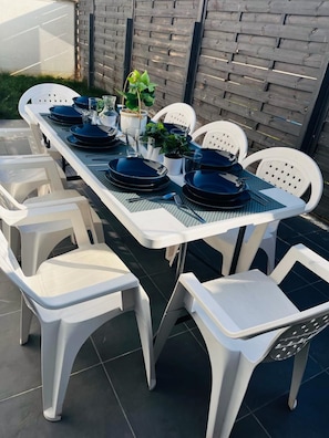 Outdoor dining