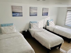 2 bedrooms, desk, iron/ironing board, travel cot - 100m² - terrace & private parking - near Paris, CDG, Asterix, Disney (Villepinte)