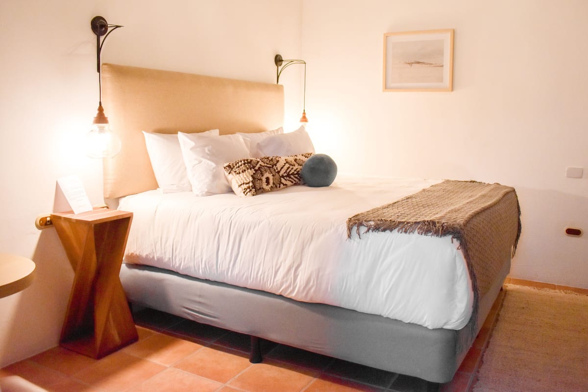 Premium Room, 1 King Size Bed - Second Floor | ผ้ าม่านกันแสง, เตารีด/โต๊ะรีดผ้า, Wi-Fi ฟรี