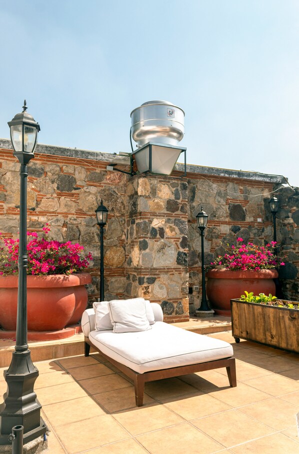 Télévision LED de 32 pouces avec chaînes numériques, télévision