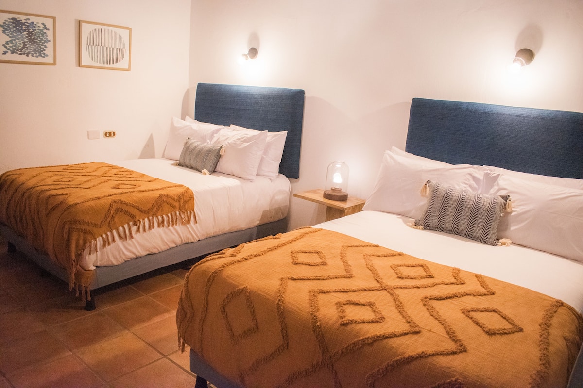 Deluxe Room, 2 Double Beds - Ground Floor | ผ้าม่านกันแสง, เตารีด/โต๊ะรีดผ้า, Wi-Fi ฟรี