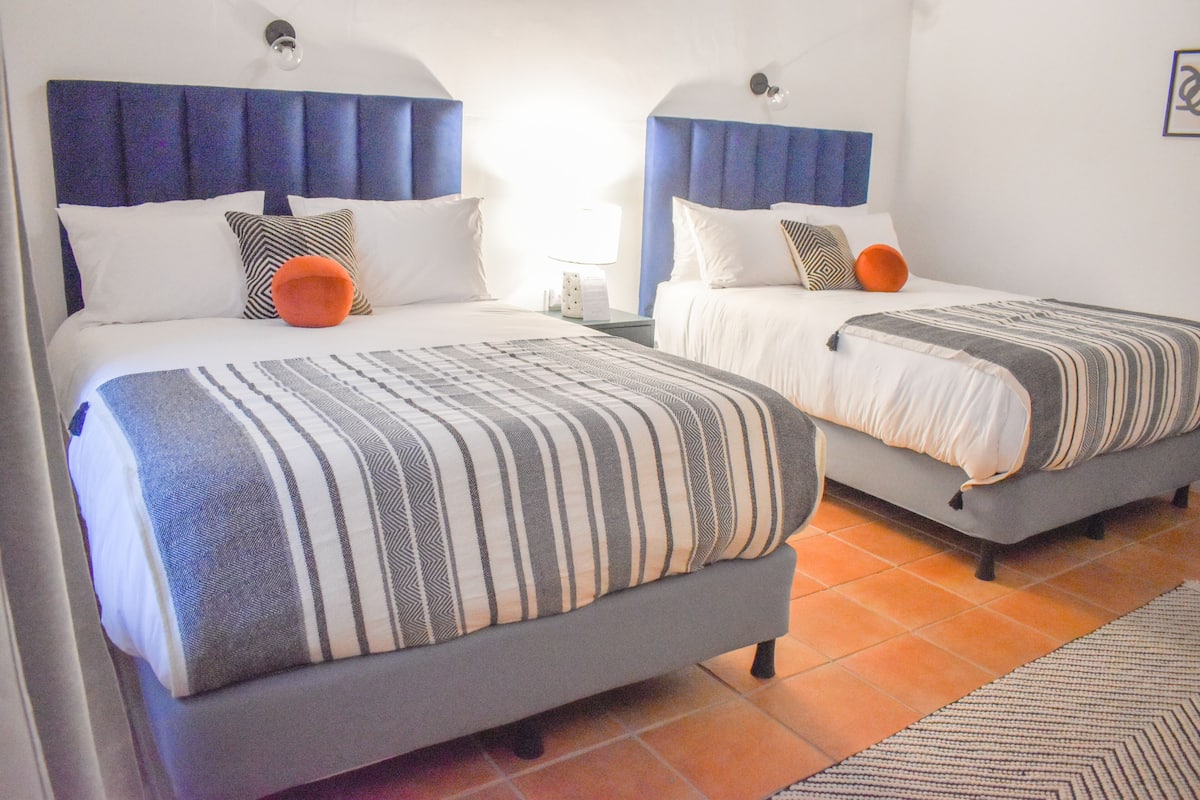 Deluxe Room, 2 Queen Beds - Second Floor | ผ้าม่านกันแสง, เตารีด/โต๊ะรีดผ้า, Wi-Fi ฟรี