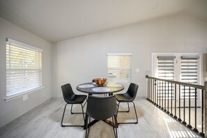 Dining - Romantic honeymoon cabin with hot tub! (Broken Bow)