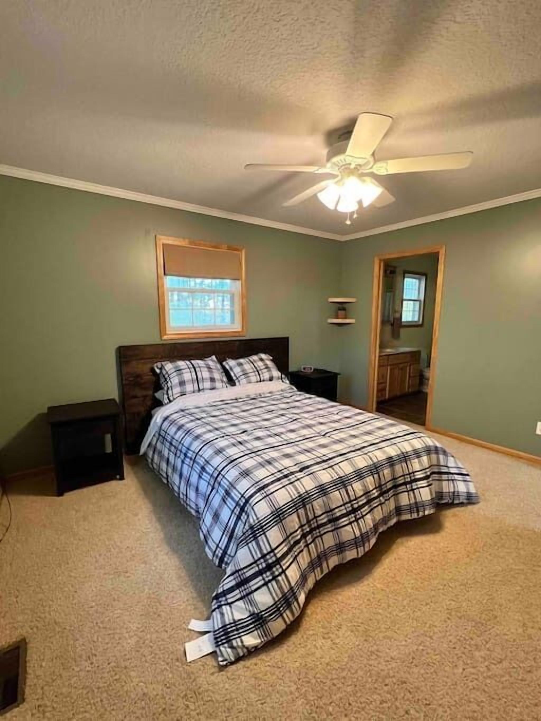 3- Bedroom cottage near Pleasant Lake in Cadillac