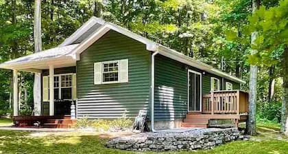 3- Bedroom cottage near Pleasant Lake in Cadillac