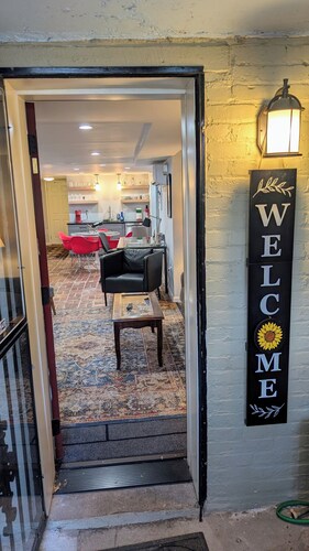 Delightful 1 bdrm/2 bed in center of Capitol Hill.