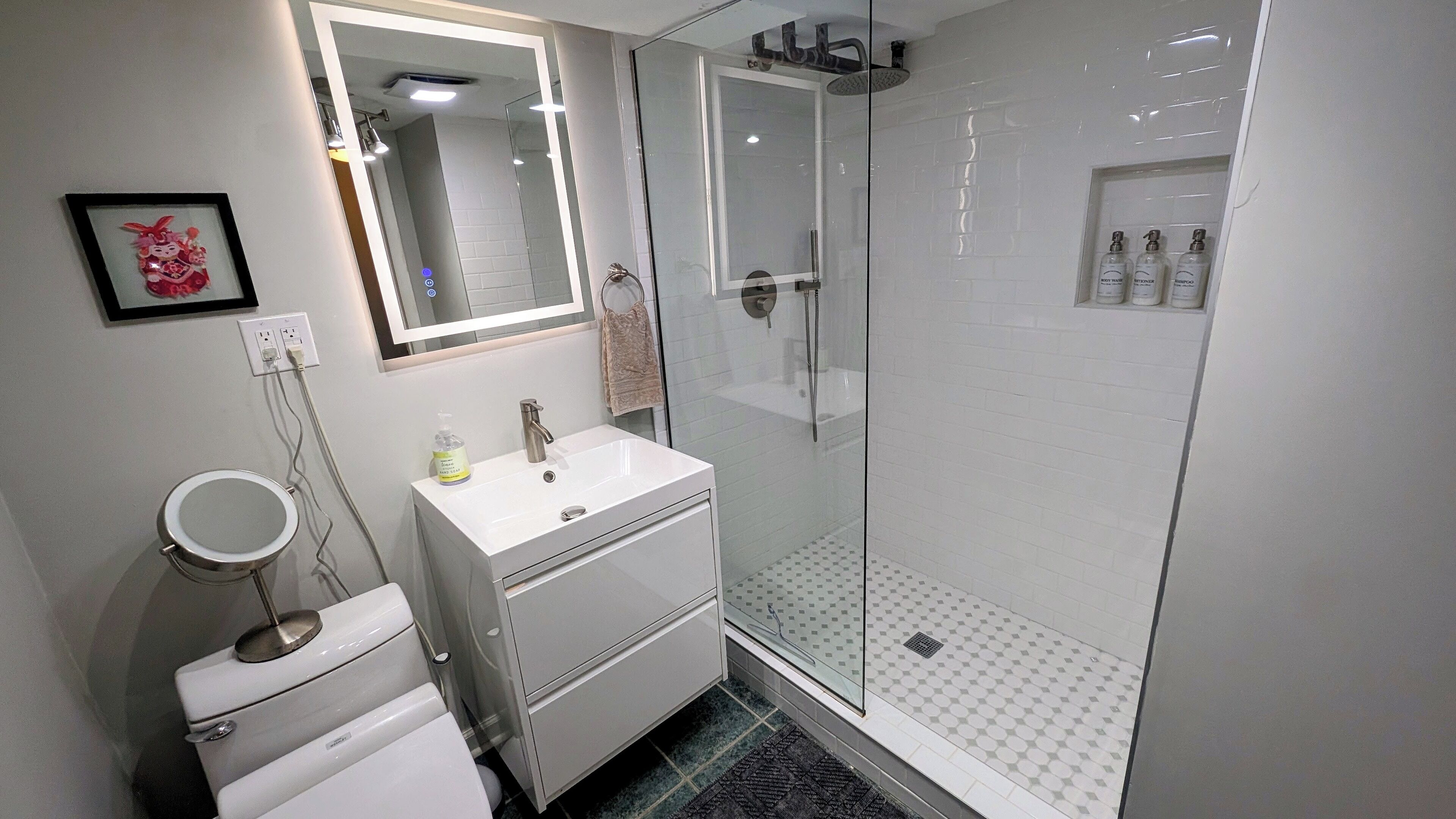 Combined shower/bathtub, hair dryer, towels, soap