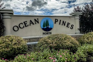 Property grounds - Contemporary, spacious home with firepit, washer/dryer, & central AC (Ocean Pines)